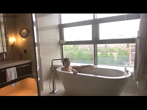 ❤️ Une énorme nana se branlant passionnément la chatte dans la salle de bains Porno de qualité at porn fr.tradewin.top ❤