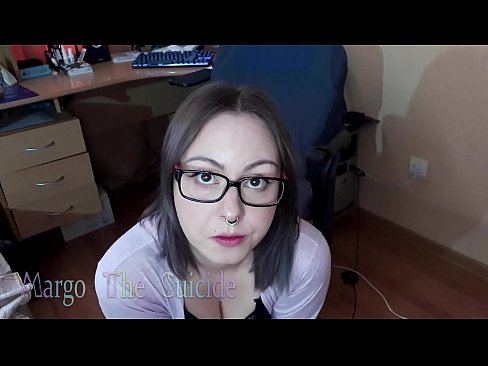 ❤️ Une fille sexy avec des lunettes suce profondément un gode devant la caméra Porno de qualité at porn fr.tradewin.top ❤